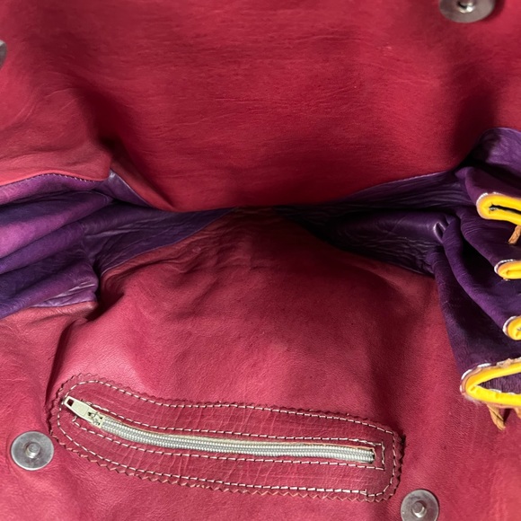 🔴 DONATING TOMORROW Last Day! Vintage Unique Red Leather Bag - Picture 4 of 5